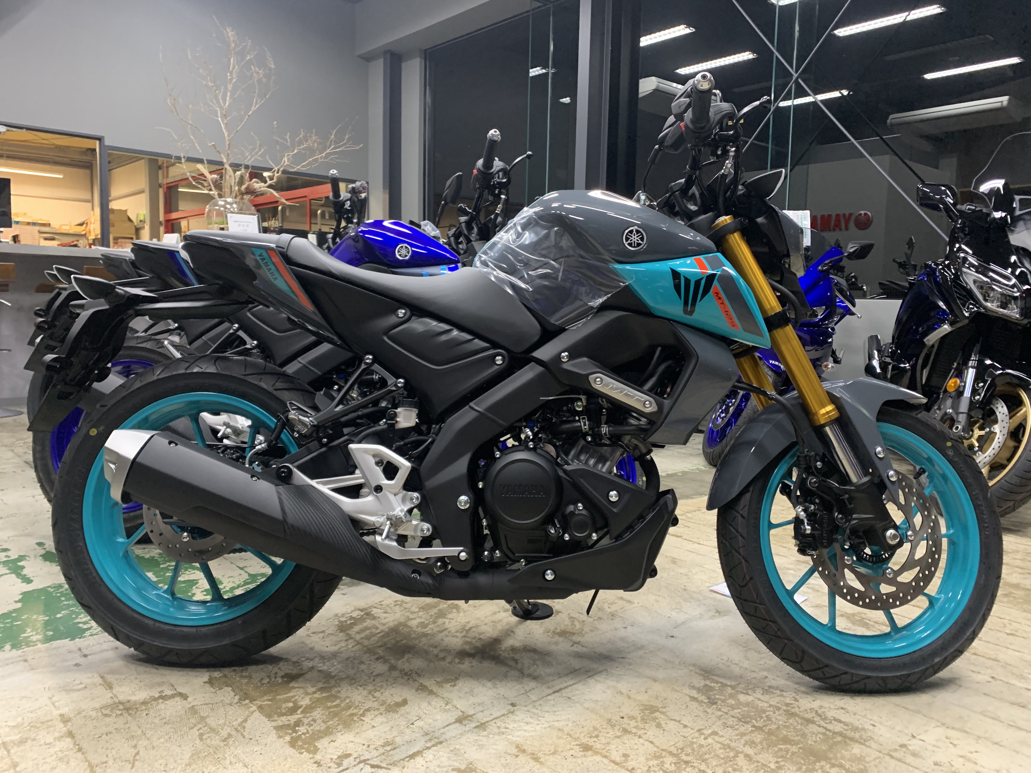 MT-125ローダウン仕様展示中+追いカスタム - YSP滋賀